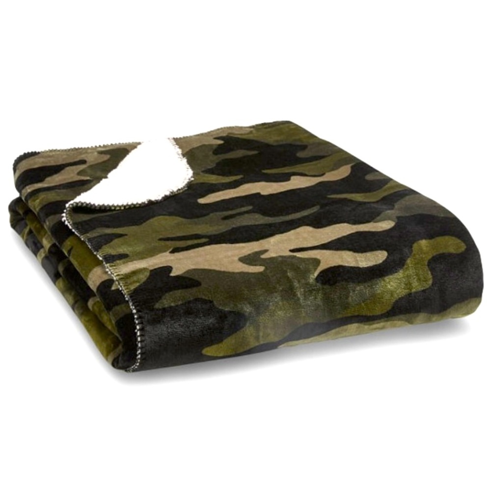 NWT PINK VICTORIA’S SECRET CAMOUFLAGE SHERPA BLANKET